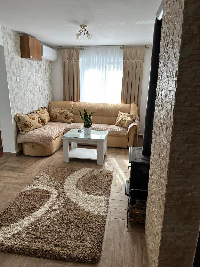 Apartmani Emily & Jully Niksic Exterior photo