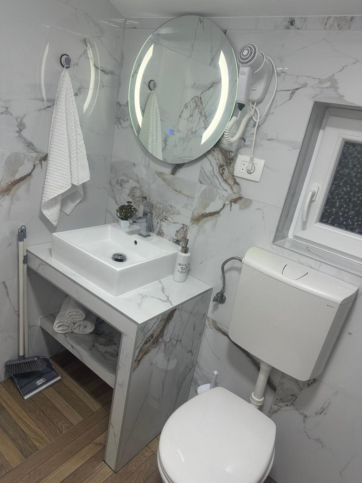 Apartmani Emily & Jully Niksic Exterior photo